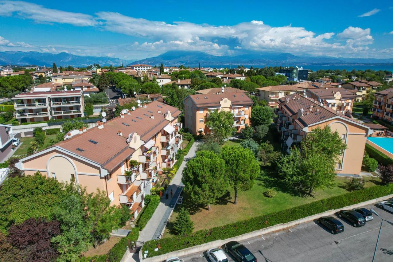 Radi Appartament - Gardacase Net Sirmione Bagian luar foto