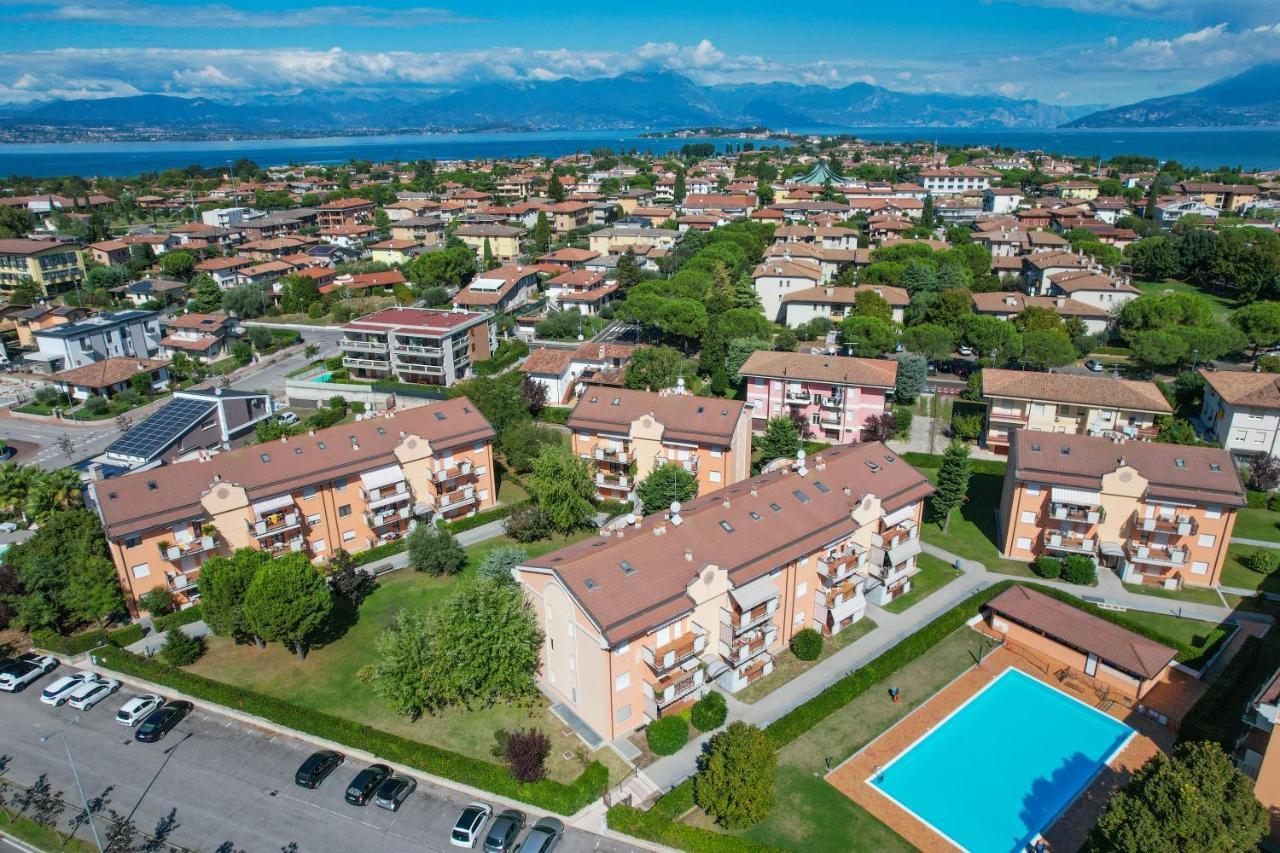 Radi Appartament - Gardacase Net Sirmione Bagian luar foto